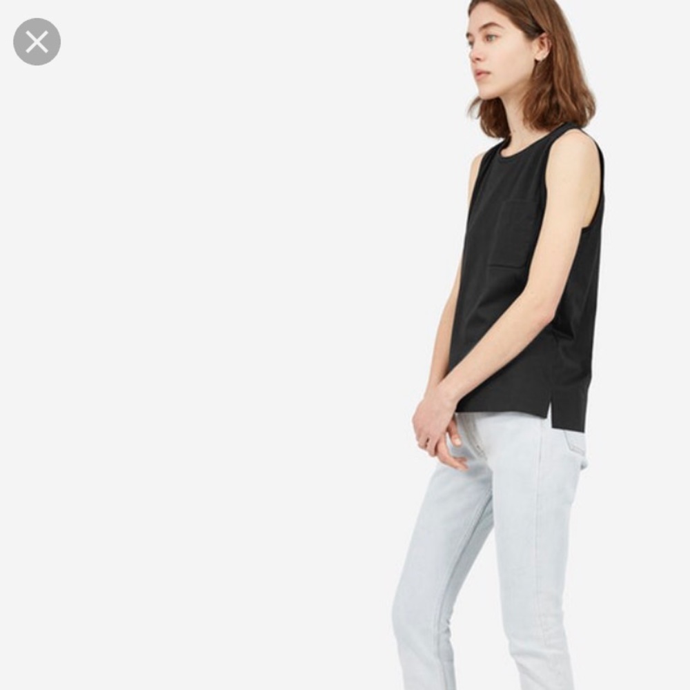 Everlane muscle tee with pocket